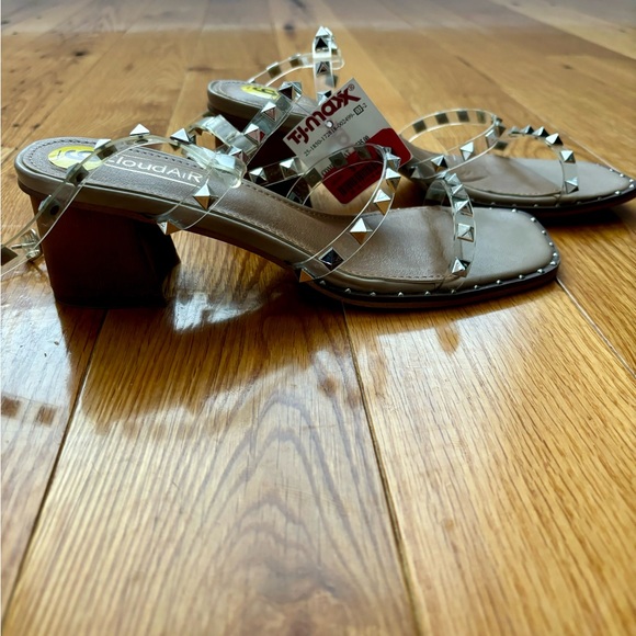 NWT Heels Size 9 - Picture 2 of 3